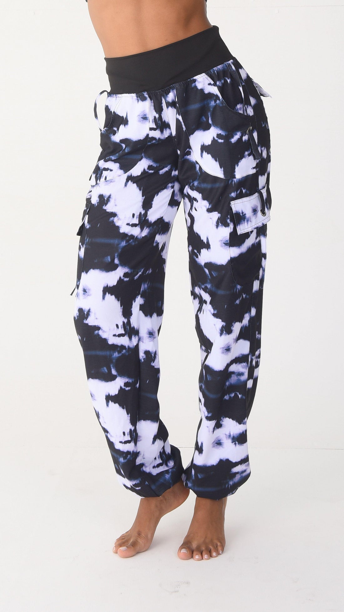 Midnight Lis Cargo Pants - Equilibrium Activewear